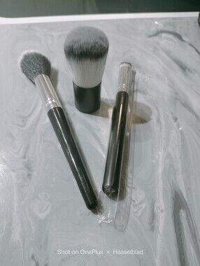 Amazon Essentials Black and Gray Makeup Brush Set
